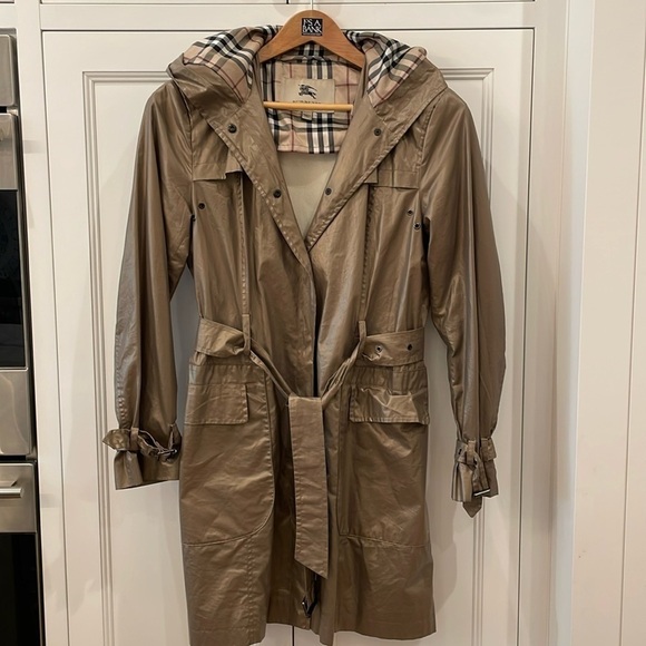⭐️Burberry Trench Rain Coat—Taupe/Tan Color—GORGEOUS!! Excellent Condition! 12 R